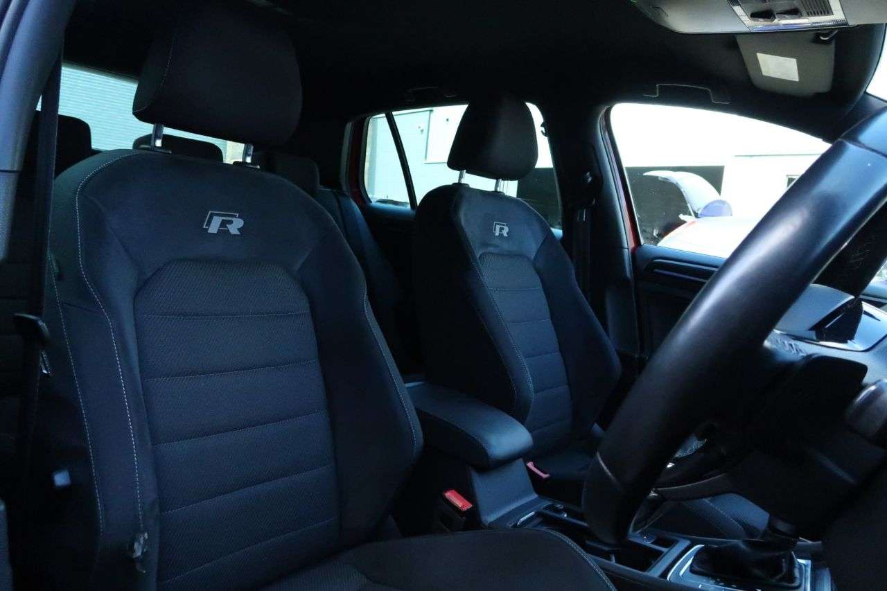 A 2020 VOLKSWAGEN GOLF 2.0 TSI R Hatchback 5dr Petrol DSG 4Motion Euro 6 (s/s) (300 ps) FINANCE+WA A 2020 VOLKSWAGEN GOLF 2.0 TSI R Hatchback 5dr Petrol DSG 4Motion Euro 6 (s/s) (300 ps) FINANCE+WA