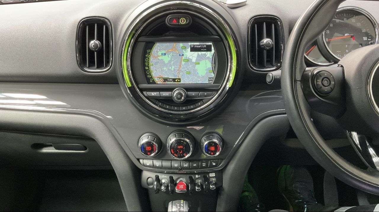 A 2017 MINI COUNTRYMAN 1.5 Cooper SUV 5dr Petrol Auto Euro 6 (s/s) (136 ps) FINANCE+WARRANTY+SERVI A 2017 MINI COUNTRYMAN 1.5 Cooper SUV 5dr Petrol Auto Euro 6 (s/s) (136 ps) FINANCE+WARRANTY+SERVI