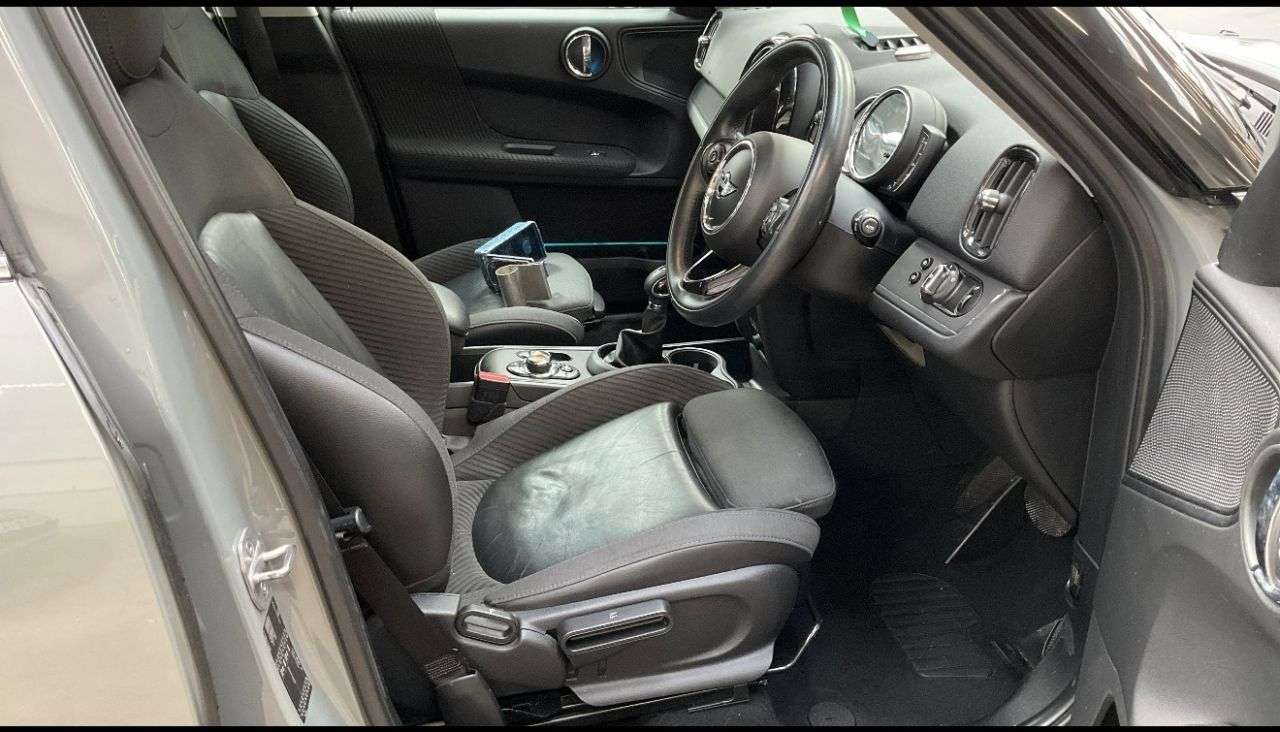 A 2017 MINI COUNTRYMAN 1.5 Cooper SUV 5dr Petrol Auto Euro 6 (s/s) (136 ps) FINANCE+WARRANTY+SERVI A 2017 MINI COUNTRYMAN 1.5 Cooper SUV 5dr Petrol Auto Euro 6 (s/s) (136 ps) FINANCE+WARRANTY+SERVI