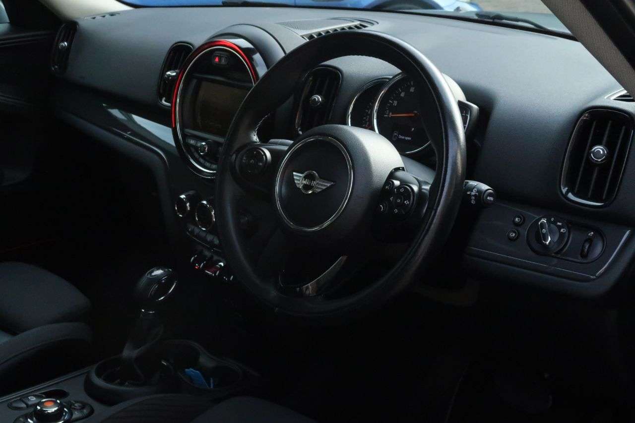 A 2017 MINI COUNTRYMAN 1.5 Cooper SUV 5dr Petrol Auto Euro 6 (s/s) (136 ps) FINANCE+WARRANTY+SERVI A 2017 MINI COUNTRYMAN 1.5 Cooper SUV 5dr Petrol Auto Euro 6 (s/s) (136 ps) FINANCE+WARRANTY+SERVI