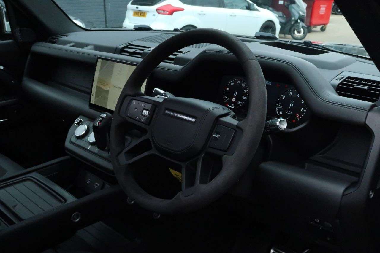 A 2021 LAND ROVER DEFENDER 5.0 P525 V8 Carpathian Edition SUV 3dr Petrol Auto 4WD Euro 6 (s/s) (525 ps A 2021 LAND ROVER DEFENDER 5.0 P525 V8 Carpathian Edition SUV 3dr Petrol Auto 4WD Euro 6 (s/s) (525 ps