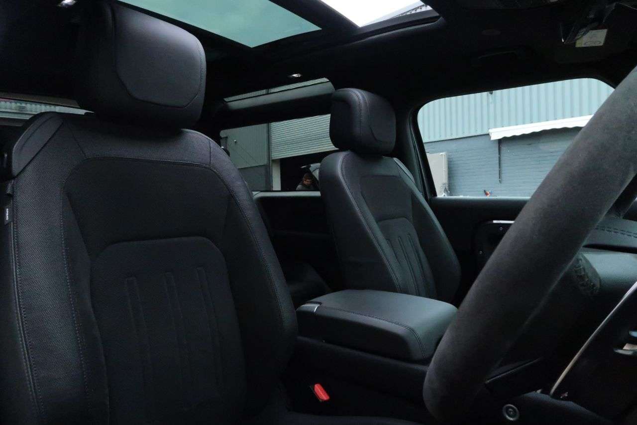 A 2021 LAND ROVER DEFENDER 5.0 P525 V8 Carpathian Edition SUV 3dr Petrol Auto 4WD Euro 6 (s/s) (525 ps A 2021 LAND ROVER DEFENDER 5.0 P525 V8 Carpathian Edition SUV 3dr Petrol Auto 4WD Euro 6 (s/s) (525 ps
