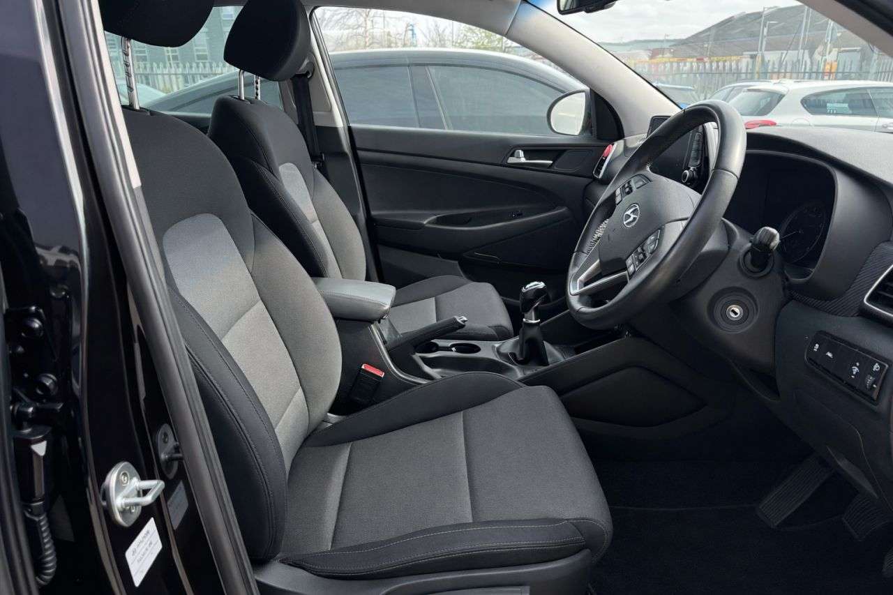 A 2019 HYUNDAI TUCSON 1.6 GDi SE Nav SUV 5dr Petrol Manual Euro 6 (s/s) (132 ps) A 2019 HYUNDAI TUCSON 1.6 GDi SE Nav SUV 5dr Petrol Manual Euro 6 (s/s) (132 ps)