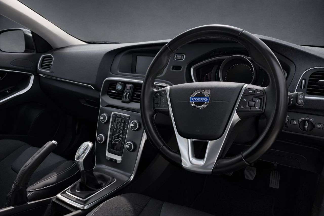 A 2014 VOLVO V40 1.6 D2 SE Hatchback 5dr Diesel Manual Euro 5 (s/s) (115 ps) FINANCE+WARRANT A 2014 VOLVO V40 1.6 D2 SE Hatchback 5dr Diesel Manual Euro 5 (s/s) (115 ps) FINANCE+WARRANT