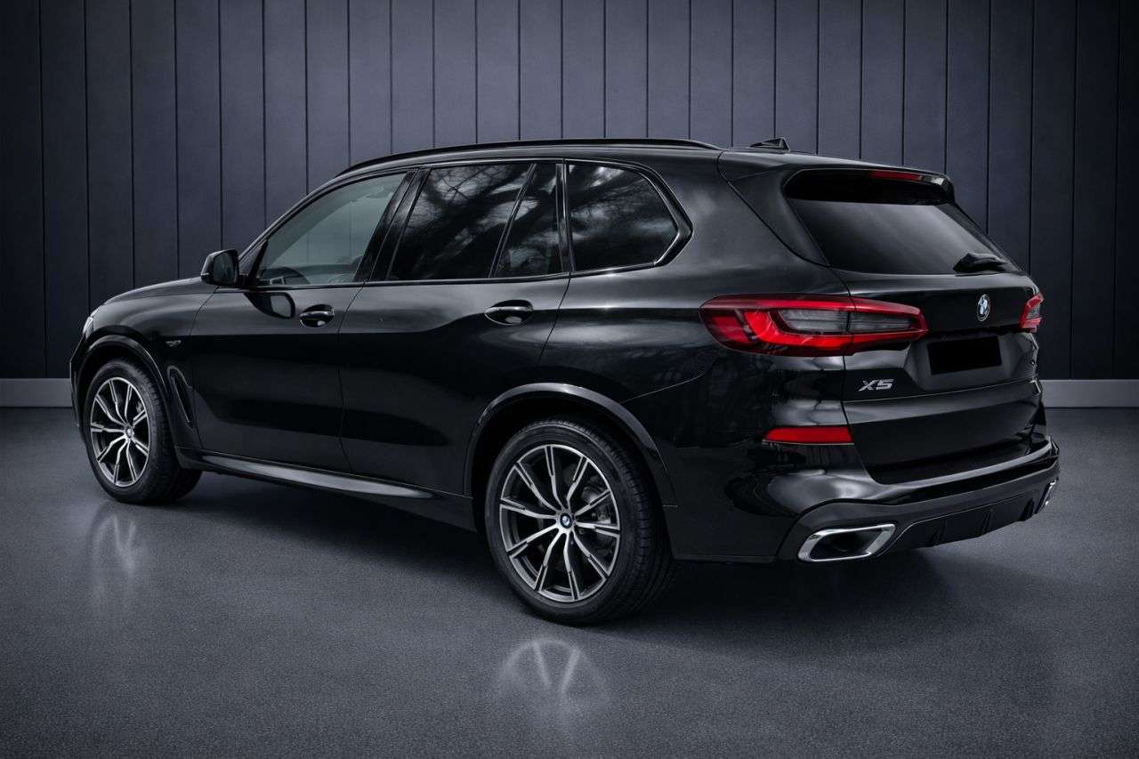 A 2020 BMW X5 3.0 30d MHT M Sport SUV 5dr Diesel Hybrid Auto xDrive Euro 6 (s/s) (286 ps) A 2020 BMW X5 3.0 30d MHT M Sport SUV 5dr Diesel Hybrid Auto xDrive Euro 6 (s/s) (286 ps)