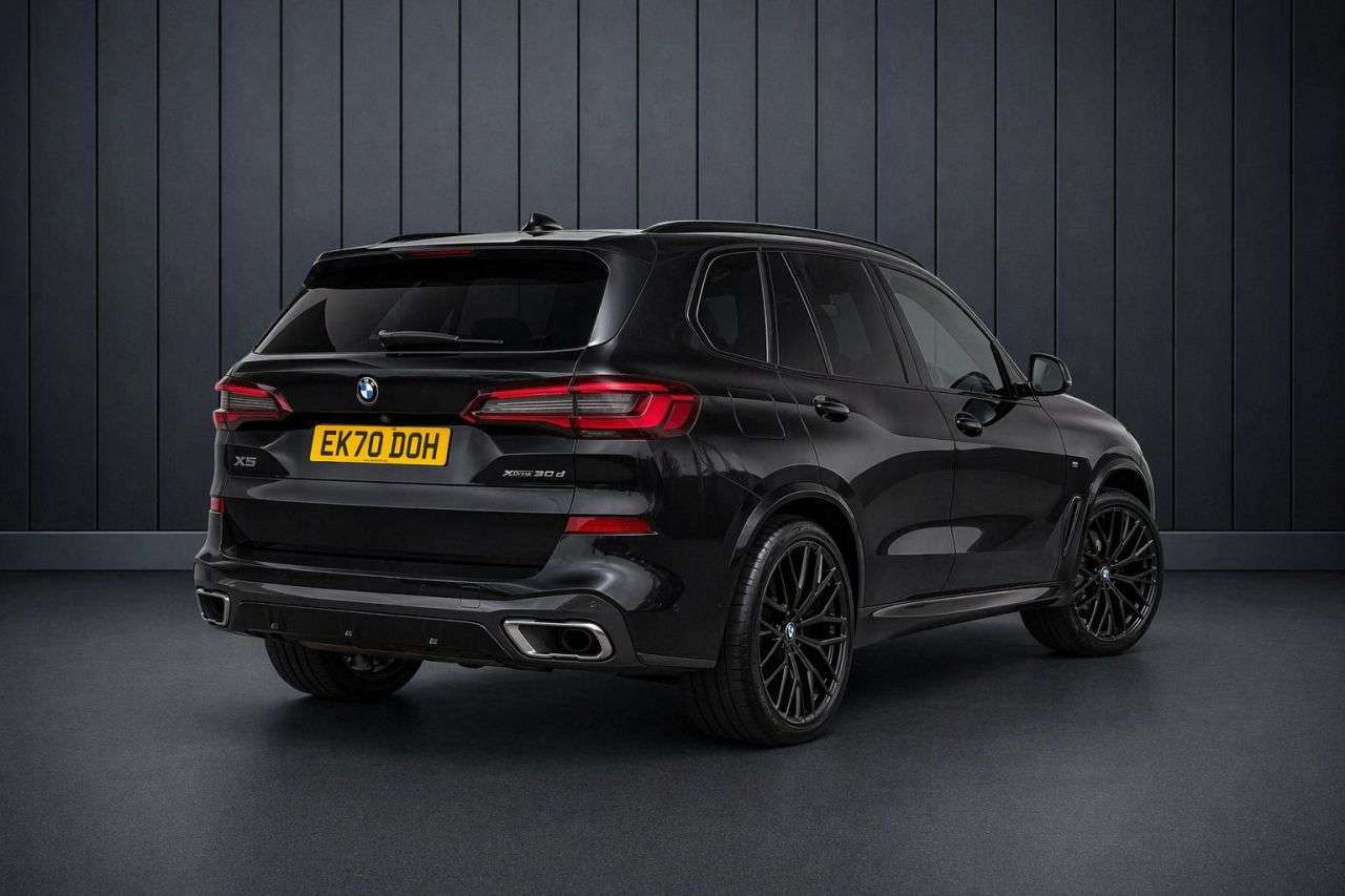 A 2020 BMW X5 3.0 30d MHT M Sport SUV 5dr Diesel Hybrid Auto xDrive Euro 6 (s/s) (286 ps) A 2020 BMW X5 3.0 30d MHT M Sport SUV 5dr Diesel Hybrid Auto xDrive Euro 6 (s/s) (286 ps)