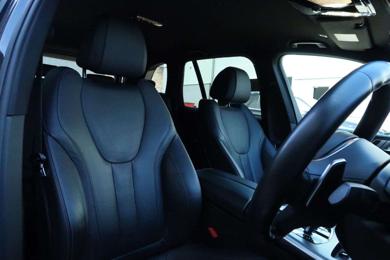 A 2020 BMW X5 3.0 30d MHT M Sport SUV 5dr Diesel Hybrid Auto xDrive Euro 6 (s/s) (286 ps) A 2020 BMW X5 3.0 30d MHT M Sport SUV 5dr Diesel Hybrid Auto xDrive Euro 6 (s/s) (286 ps)