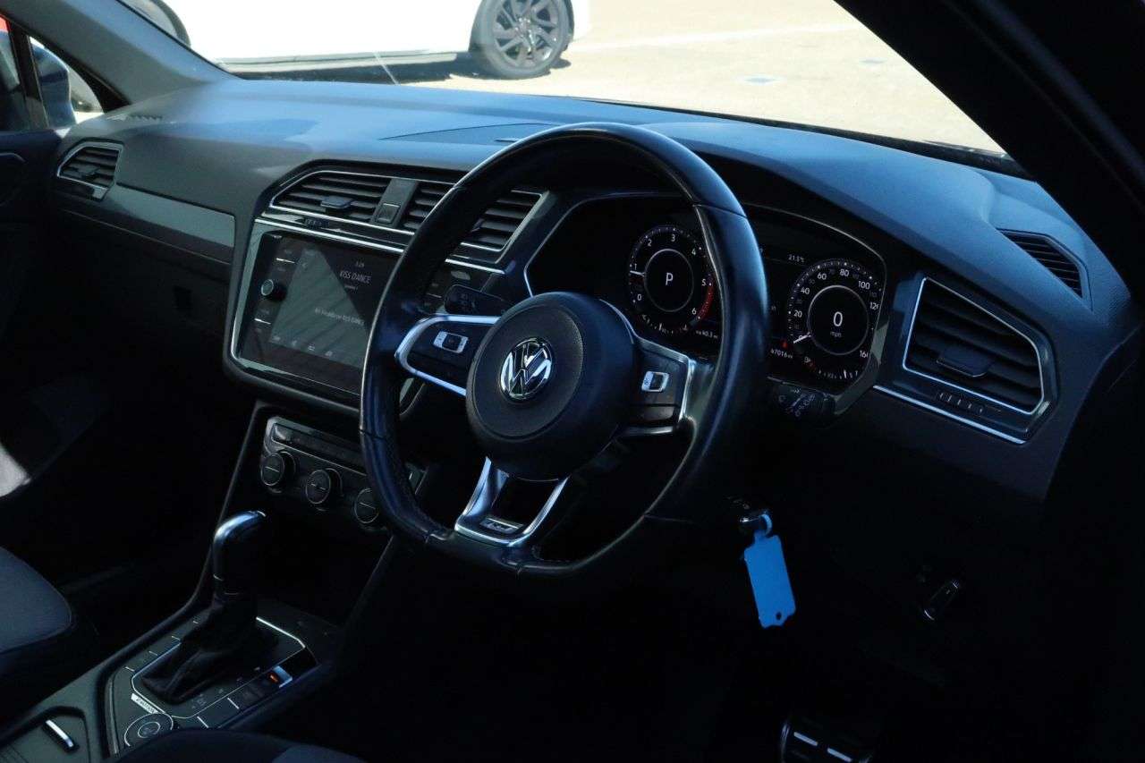 A 2018 VOLKSWAGEN TIGUAN 2.0 TDI R-Line SUV 5dr Diesel DSG 4Motion Euro 6 (s/s) (150 ps) FINANCE+WAR A 2018 VOLKSWAGEN TIGUAN 2.0 TDI R-Line SUV 5dr Diesel DSG 4Motion Euro 6 (s/s) (150 ps) FINANCE+WAR