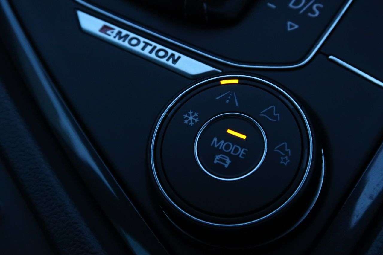 2018 VOLKSWAGEN TIGUAN 2018 VOLKSWAGEN TIGUAN