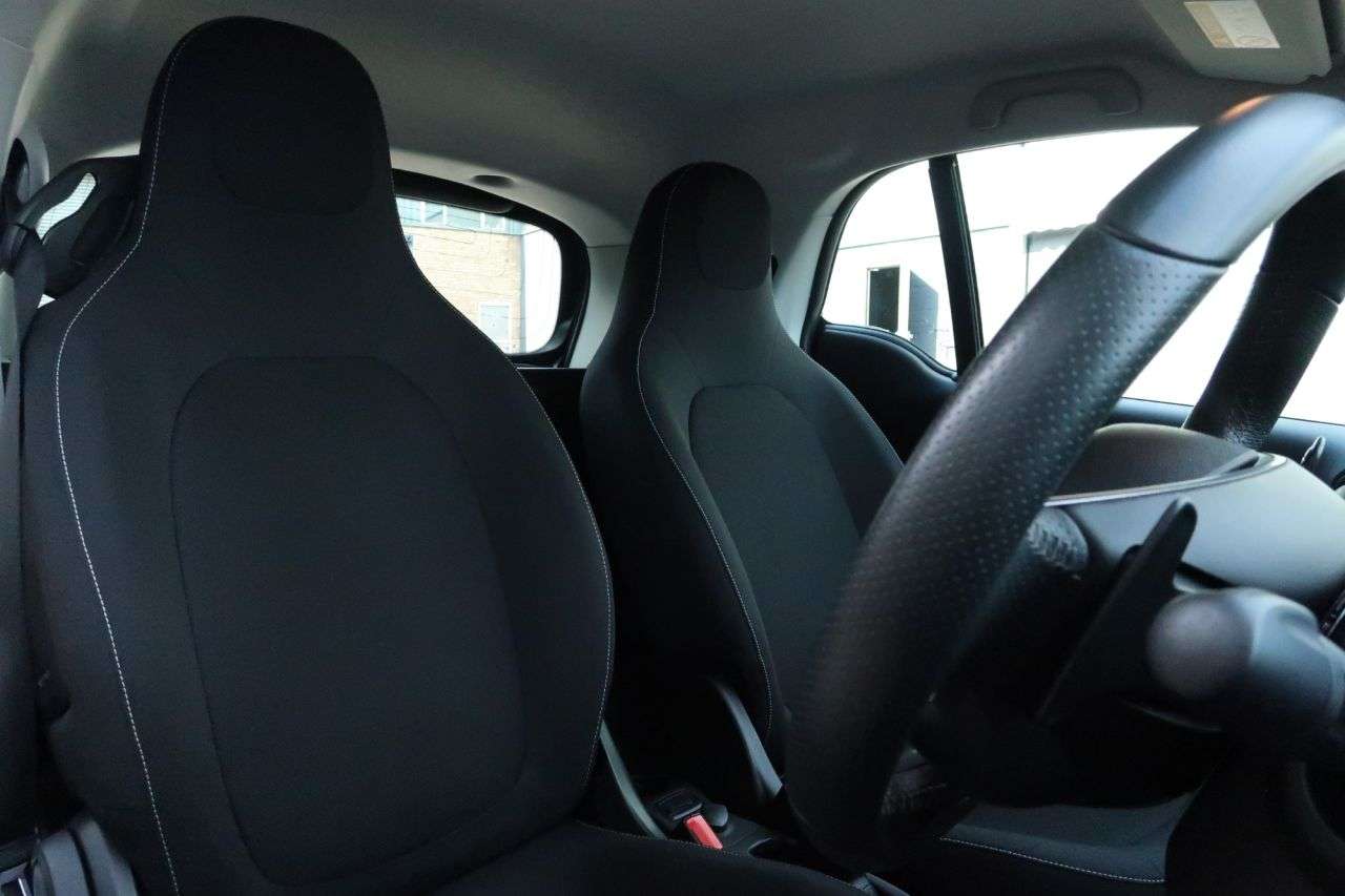 A 2019 SMART FORTWO 0.9T Urbanshadow Coupe 2dr Petrol Twinamic Euro 6 (s/s) (90 ps) FINANCE+WAR A 2019 SMART FORTWO 0.9T Urbanshadow Coupe 2dr Petrol Twinamic Euro 6 (s/s) (90 ps) FINANCE+WAR