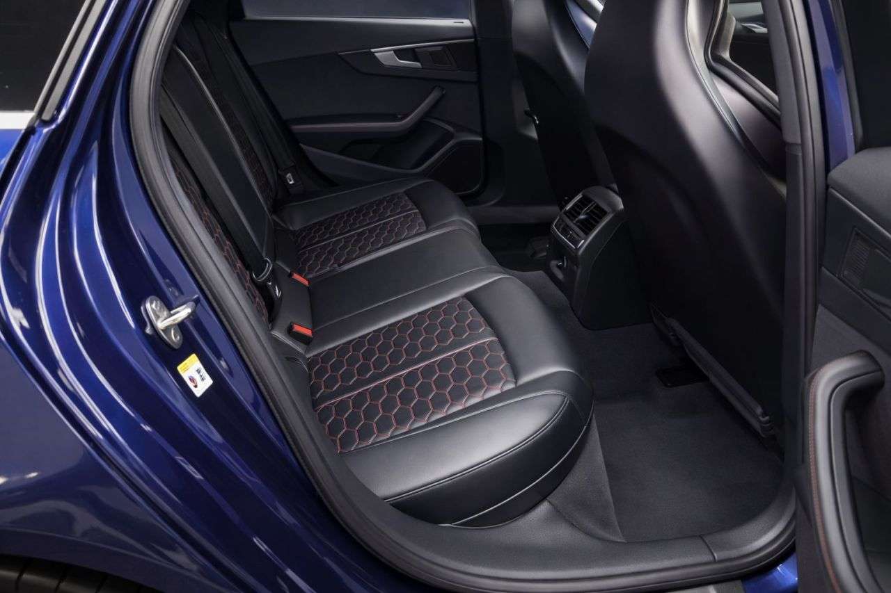 A 2018 AUDI RS4 AVANT 2.9 TFSI V6 Estate 5dr Petrol Tiptronic quattro Euro 6 (s/s) (450 ps) FINAN A 2018 AUDI RS4 AVANT 2.9 TFSI V6 Estate 5dr Petrol Tiptronic quattro Euro 6 (s/s) (450 ps) FINAN