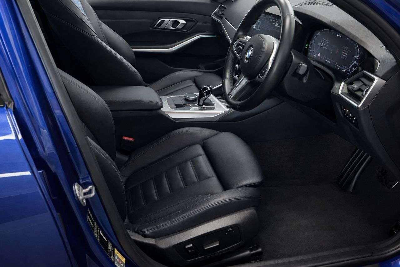 A 2020 BMW 3 SERIES 2.0 330e 12kWh M Sport Saloon 4dr Petrol Plug-in Hybrid Auto Euro 6 (s/s) ( A 2020 BMW 3 SERIES 2.0 330e 12kWh M Sport Saloon 4dr Petrol Plug-in Hybrid Auto Euro 6 (s/s) (