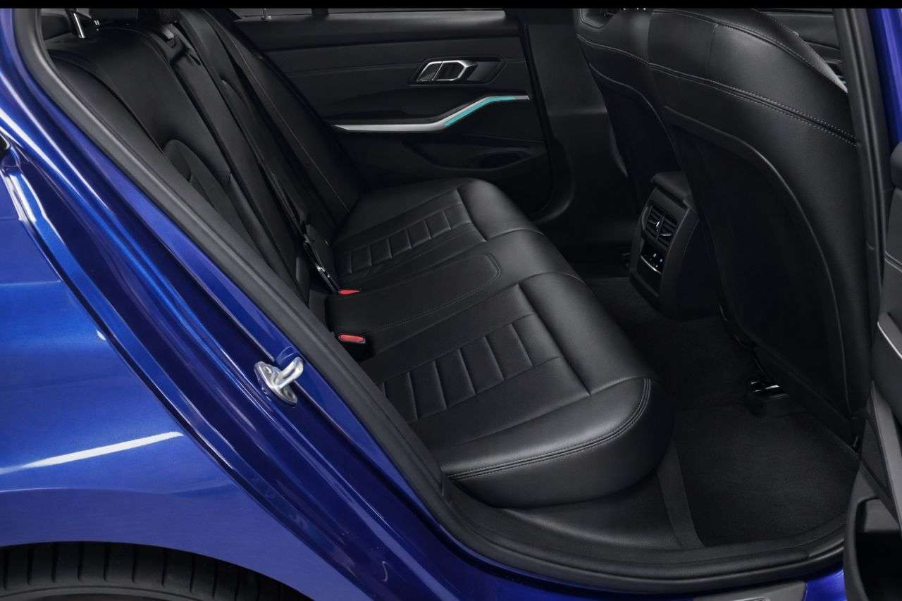 A 2020 BMW 3 SERIES 2.0 330e 12kWh M Sport Saloon 4dr Petrol Plug-in Hybrid Auto Euro 6 (s/s) ( A 2020 BMW 3 SERIES 2.0 330e 12kWh M Sport Saloon 4dr Petrol Plug-in Hybrid Auto Euro 6 (s/s) (