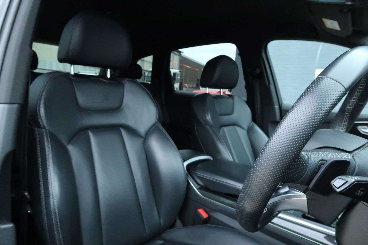 A 2021 AUDI Q7 3.0 TDI V6 50 Black Edition SUV 5dr Diesel Tiptronic quattro Euro 6 (s/s) ( A 2021 AUDI Q7 3.0 TDI V6 50 Black Edition SUV 5dr Diesel Tiptronic quattro Euro 6 (s/s) (