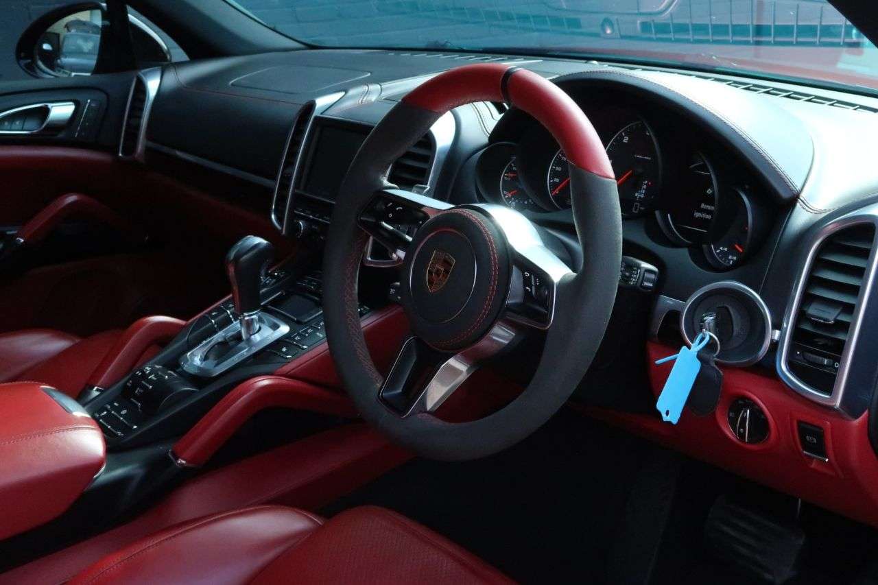 A 2015 PORSCHE CAYENNE 3.0 TD V6 SUV 5dr Diesel TiptronicS 4WD Euro 6 (s/s) (262 ps) FINANCE+WARRA A 2015 PORSCHE CAYENNE 3.0 TD V6 SUV 5dr Diesel TiptronicS 4WD Euro 6 (s/s) (262 ps) FINANCE+WARRA
