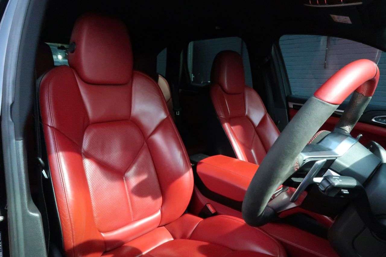 A 2015 PORSCHE CAYENNE 3.0 TD V6 SUV 5dr Diesel TiptronicS 4WD Euro 6 (s/s) (262 ps) FINANCE+WARRA A 2015 PORSCHE CAYENNE 3.0 TD V6 SUV 5dr Diesel TiptronicS 4WD Euro 6 (s/s) (262 ps) FINANCE+WARRA