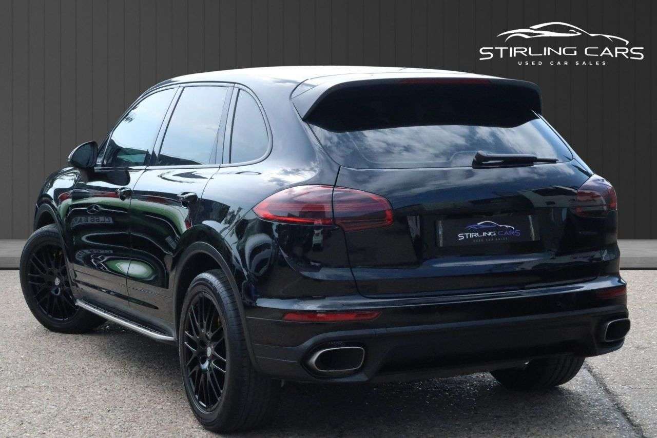 A 2015 PORSCHE CAYENNE 3.0 TD V6 SUV 5dr Diesel TiptronicS 4WD Euro 6 (s/s) (262 ps) FINANCE+WARRA A 2015 PORSCHE CAYENNE 3.0 TD V6 SUV 5dr Diesel TiptronicS 4WD Euro 6 (s/s) (262 ps) FINANCE+WARRA