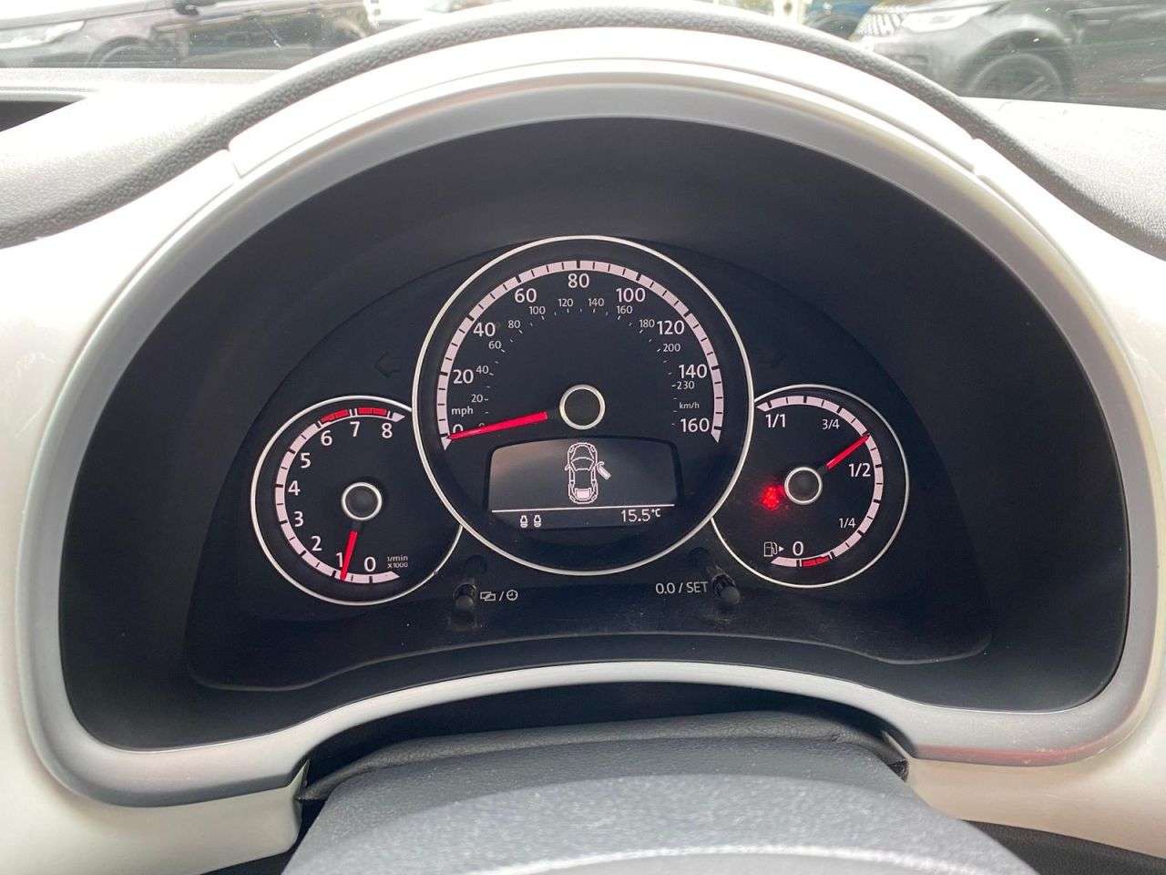 A 2016 VOLKSWAGEN BEETLE 1.2 TSI BlueMotion Tech Design Hatchback 3dr Petrol DSG Euro 6 (s/s) (105 p A 2016 VOLKSWAGEN BEETLE 1.2 TSI BlueMotion Tech Design Hatchback 3dr Petrol DSG Euro 6 (s/s) (105 p