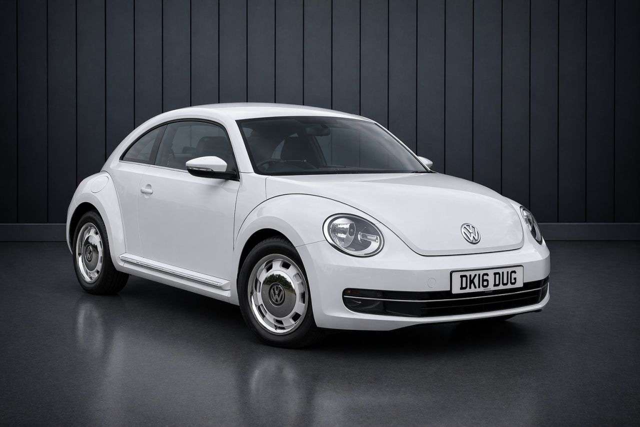 A 2016 VOLKSWAGEN BEETLE 1.2 TSI BlueMotion Tech Design Hatchback 3dr Petrol DSG Euro 6 (s/s) (105 p A 2016 VOLKSWAGEN BEETLE 1.2 TSI BlueMotion Tech Design Hatchback 3dr Petrol DSG Euro 6 (s/s) (105 p