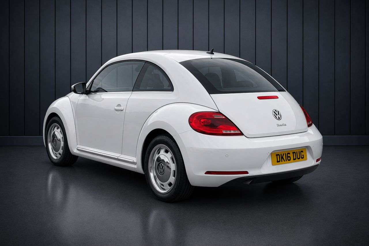 A 2016 VOLKSWAGEN BEETLE 1.2 TSI BlueMotion Tech Design Hatchback 3dr Petrol DSG Euro 6 (s/s) (105 p A 2016 VOLKSWAGEN BEETLE 1.2 TSI BlueMotion Tech Design Hatchback 3dr Petrol DSG Euro 6 (s/s) (105 p