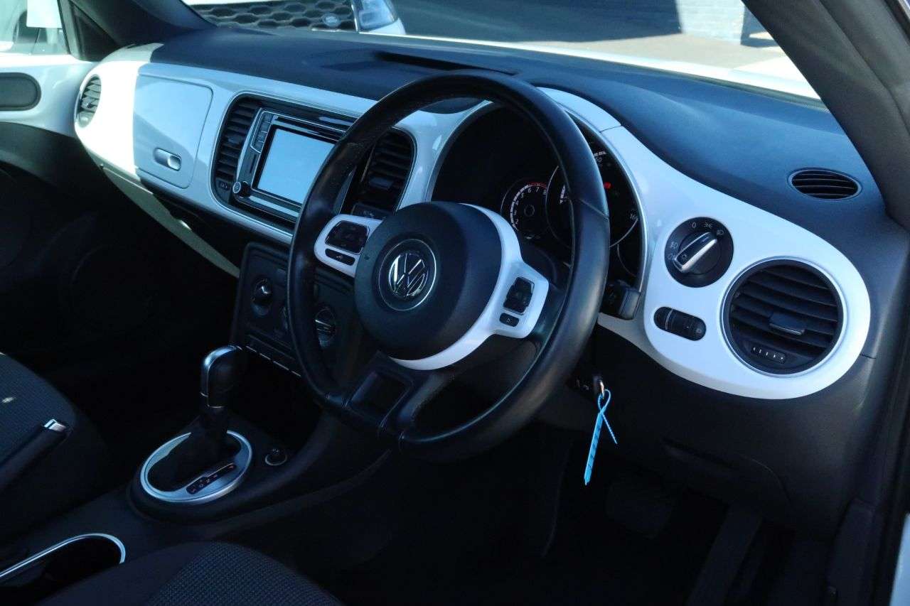 A 2016 VOLKSWAGEN BEETLE 1.2 TSI BlueMotion Tech Design Hatchback 3dr Petrol DSG Euro 6 (s/s) (105 p A 2016 VOLKSWAGEN BEETLE 1.2 TSI BlueMotion Tech Design Hatchback 3dr Petrol DSG Euro 6 (s/s) (105 p