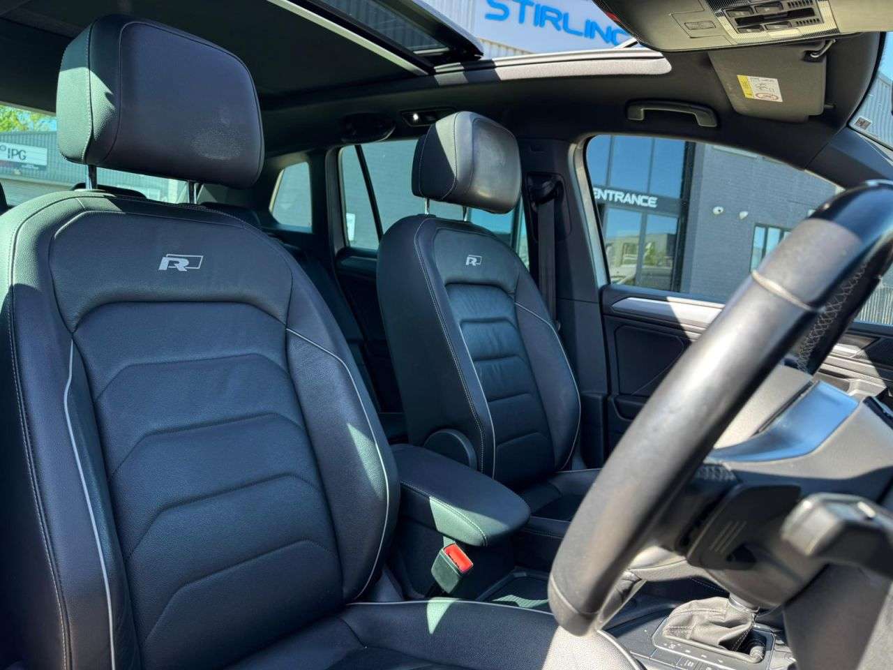 A 2019 VOLKSWAGEN TIGUAN 2.0 TDI R-Line SUV 5dr Diesel DSG Euro 6 (s/s) (150 ps) FINANCE+WARRANTY+SE A 2019 VOLKSWAGEN TIGUAN 2.0 TDI R-Line SUV 5dr Diesel DSG Euro 6 (s/s) (150 ps) FINANCE+WARRANTY+SE