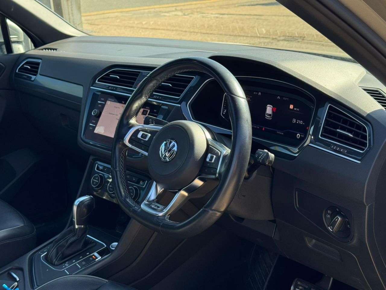 A 2019 VOLKSWAGEN TIGUAN 2.0 TDI R-Line SUV 5dr Diesel DSG Euro 6 (s/s) (150 ps) FINANCE+WARRANTY+SE A 2019 VOLKSWAGEN TIGUAN 2.0 TDI R-Line SUV 5dr Diesel DSG Euro 6 (s/s) (150 ps) FINANCE+WARRANTY+SE