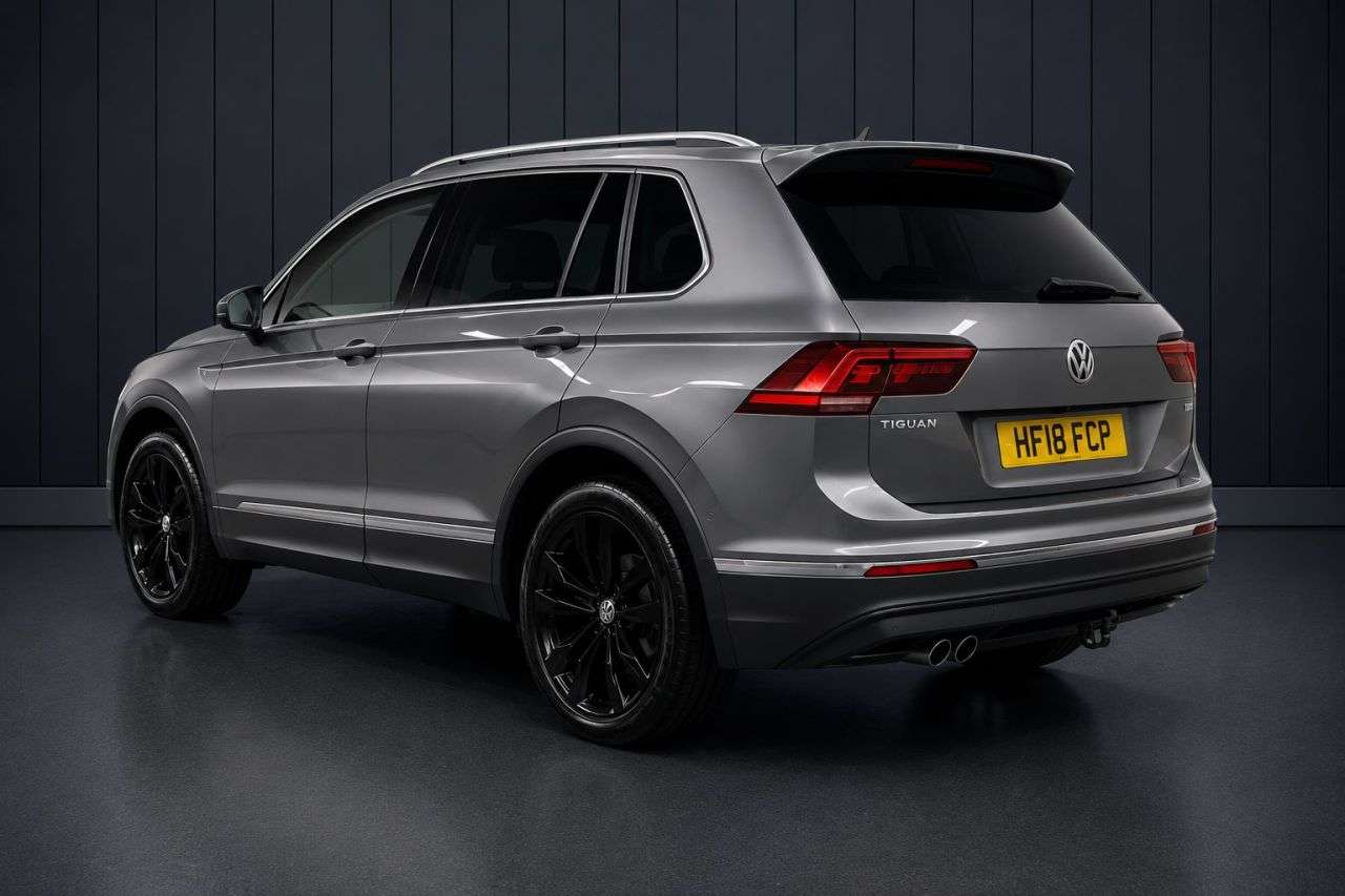 A 2018 VOLKSWAGEN TIGUAN 2.0 TDI R-Line SUV 5dr Diesel DSG 4Motion Euro 6 (s/s) (190 ps) FINANCE+WAR A 2018 VOLKSWAGEN TIGUAN 2.0 TDI R-Line SUV 5dr Diesel DSG 4Motion Euro 6 (s/s) (190 ps) FINANCE+WAR
