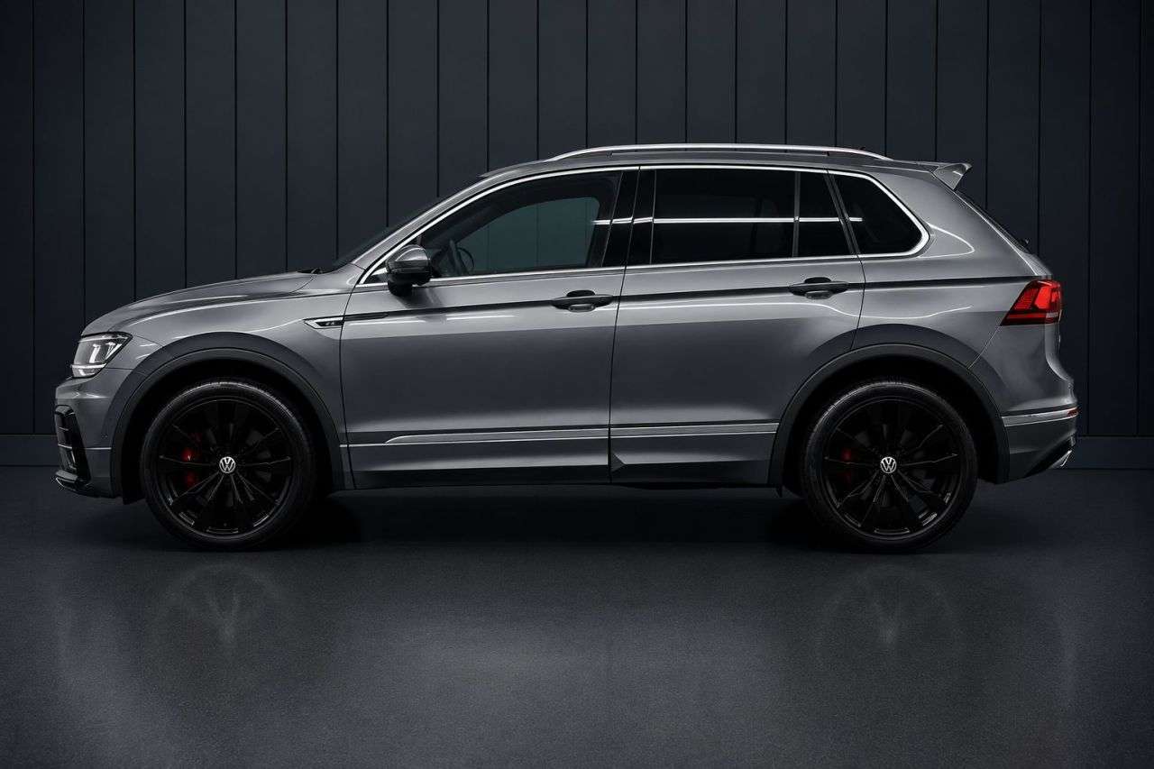 A 2018 VOLKSWAGEN TIGUAN 2.0 TDI R-Line SUV 5dr Diesel DSG 4Motion Euro 6 (s/s) (190 ps) FINANCE+WAR A 2018 VOLKSWAGEN TIGUAN 2.0 TDI R-Line SUV 5dr Diesel DSG 4Motion Euro 6 (s/s) (190 ps) FINANCE+WAR