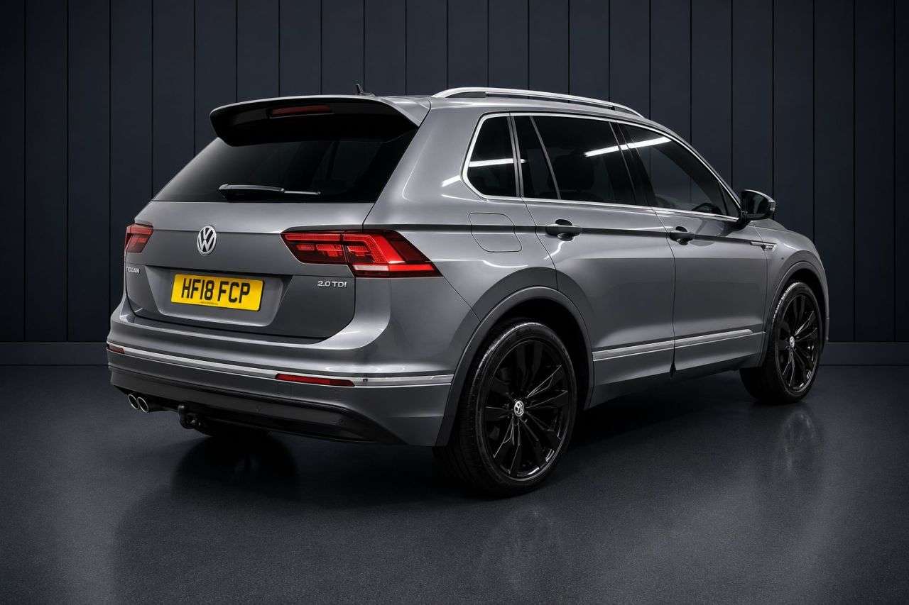A 2018 VOLKSWAGEN TIGUAN 2.0 TDI R-Line SUV 5dr Diesel DSG 4Motion Euro 6 (s/s) (190 ps) FINANCE+WAR A 2018 VOLKSWAGEN TIGUAN 2.0 TDI R-Line SUV 5dr Diesel DSG 4Motion Euro 6 (s/s) (190 ps) FINANCE+WAR