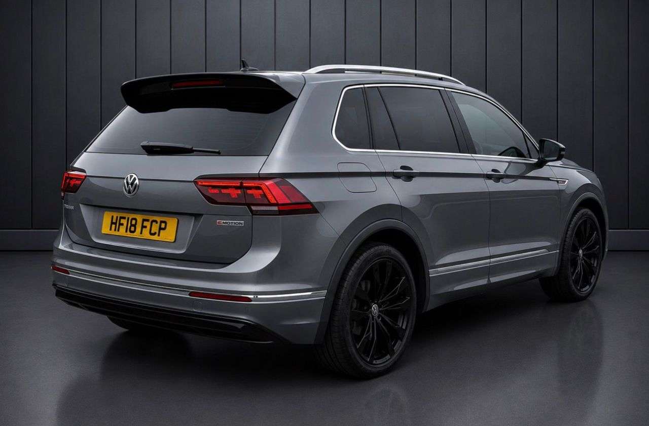 A 2018 VOLKSWAGEN TIGUAN 2.0 TDI R-Line SUV 5dr Diesel DSG 4Motion Euro 6 (s/s) (190 ps) FINANCE+WAR A 2018 VOLKSWAGEN TIGUAN 2.0 TDI R-Line SUV 5dr Diesel DSG 4Motion Euro 6 (s/s) (190 ps) FINANCE+WAR