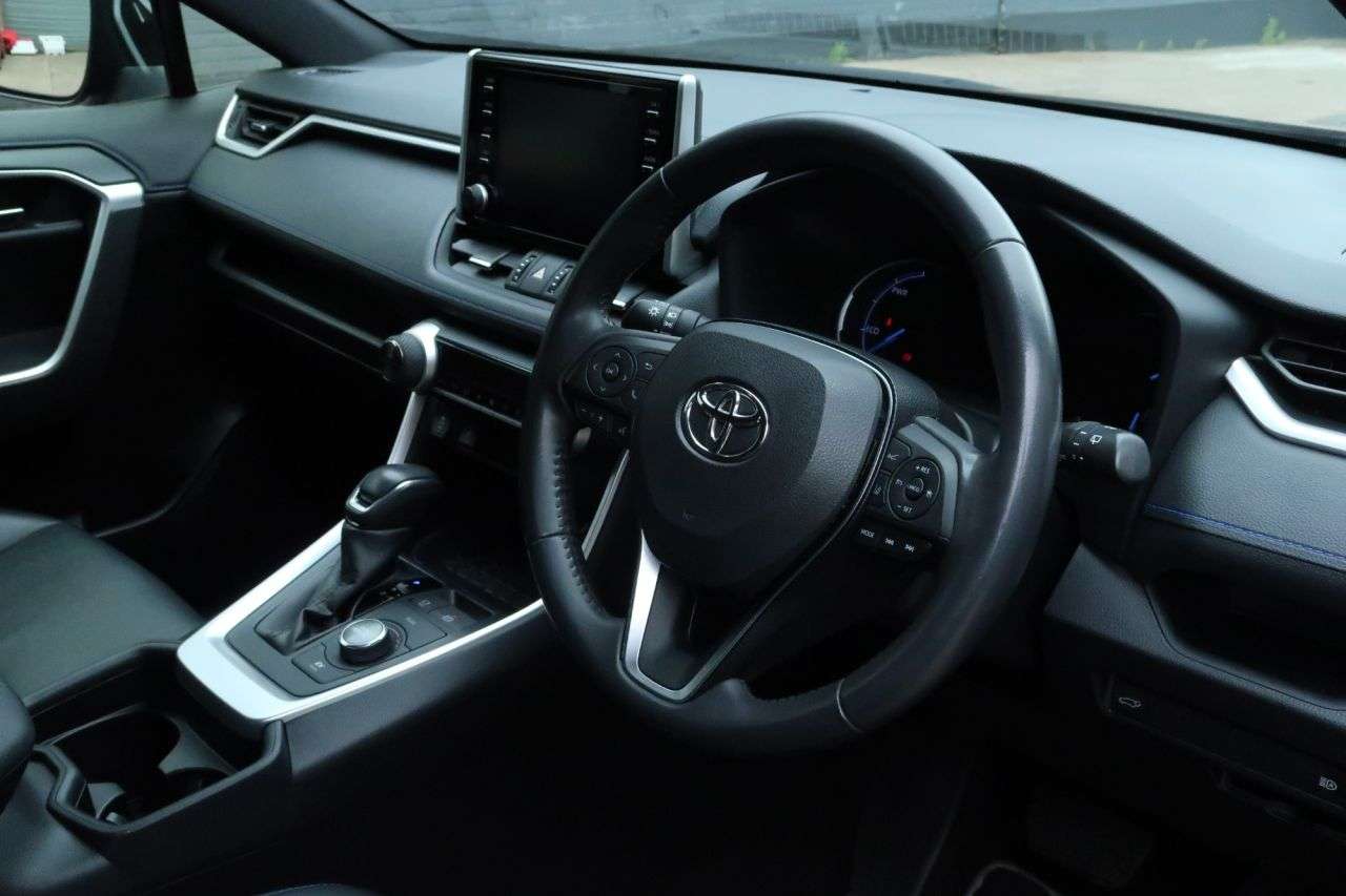 A 2020 TOYOTA RAV4 2.5 VVT-h Dynamic SUV 5dr Petrol Hybrid CVT 4WD Euro 6 (s/s) (222 ps) FINAN A 2020 TOYOTA RAV4 2.5 VVT-h Dynamic SUV 5dr Petrol Hybrid CVT 4WD Euro 6 (s/s) (222 ps) FINAN