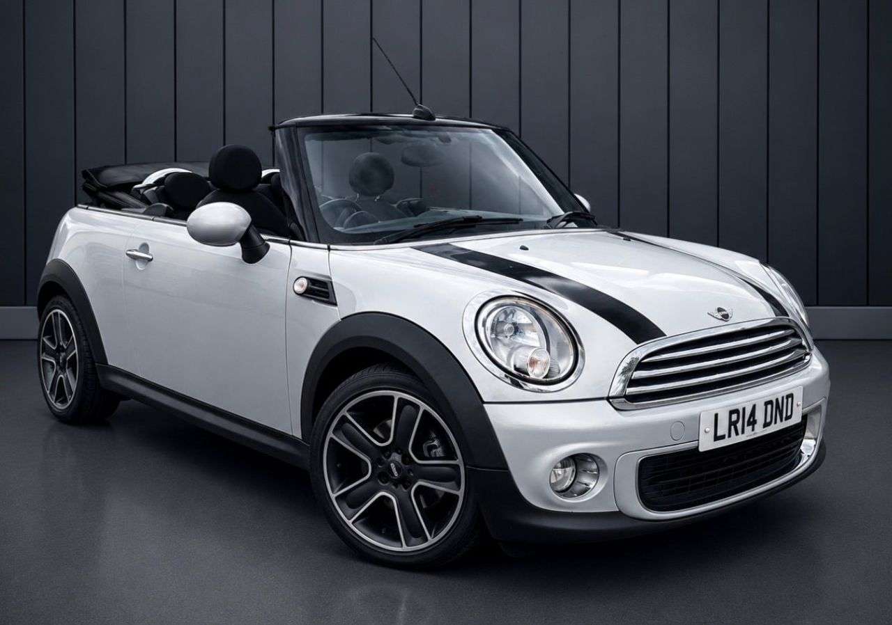A 2014 MINI CONVERTIBLE 1.6 Cooper Convertible 2dr Petrol Auto Euro 6 (122 ps) A 2014 MINI CONVERTIBLE 1.6 Cooper Convertible 2dr Petrol Auto Euro 6 (122 ps)