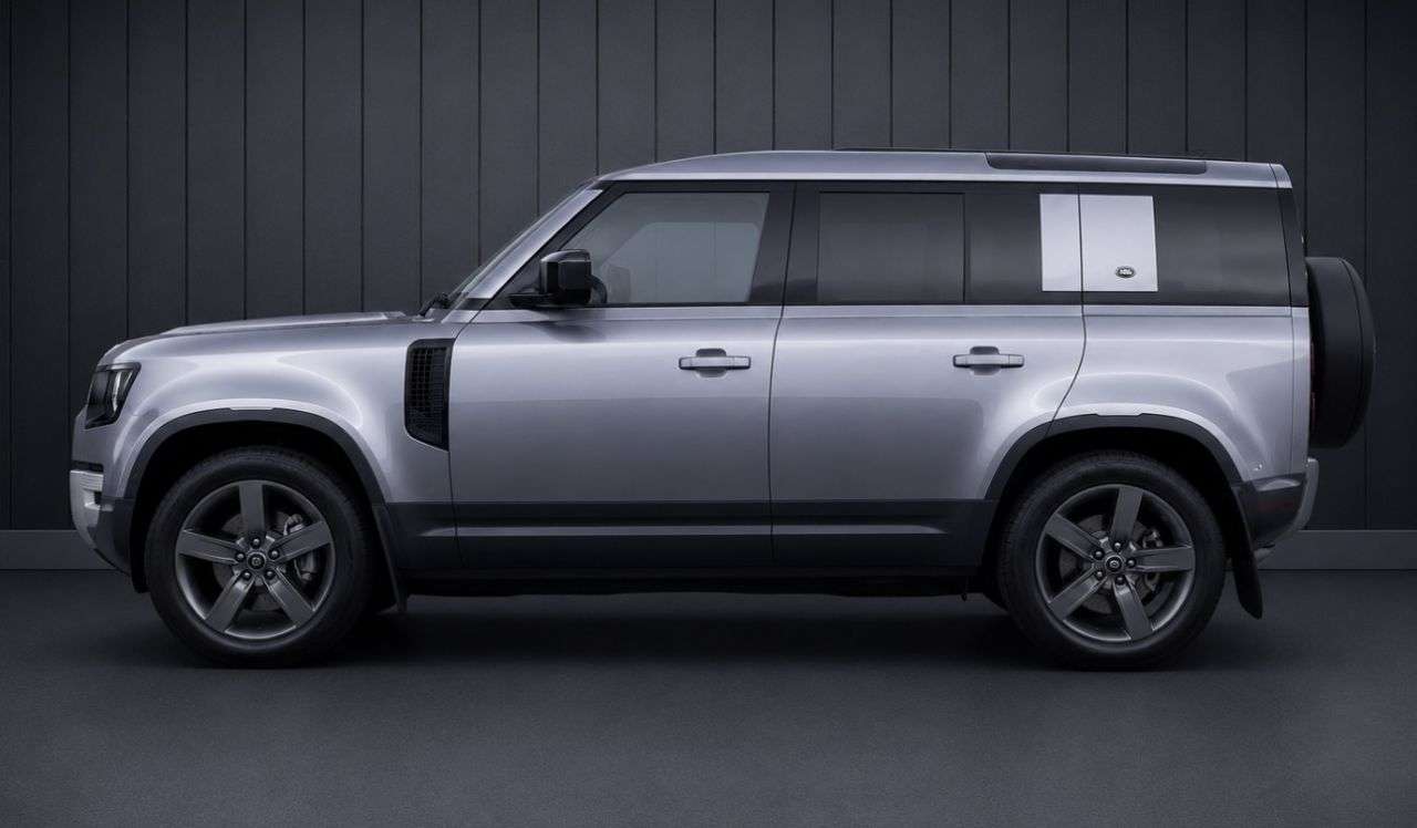 A 2021 LAND ROVER DEFENDER 3.0 D250 MHEV SE SUV 5dr Diesel Auto 4WD Euro 6 (s/s) (250 ps) FINANCE+WARR A 2021 LAND ROVER DEFENDER 3.0 D250 MHEV SE SUV 5dr Diesel Auto 4WD Euro 6 (s/s) (250 ps) FINANCE+WARR