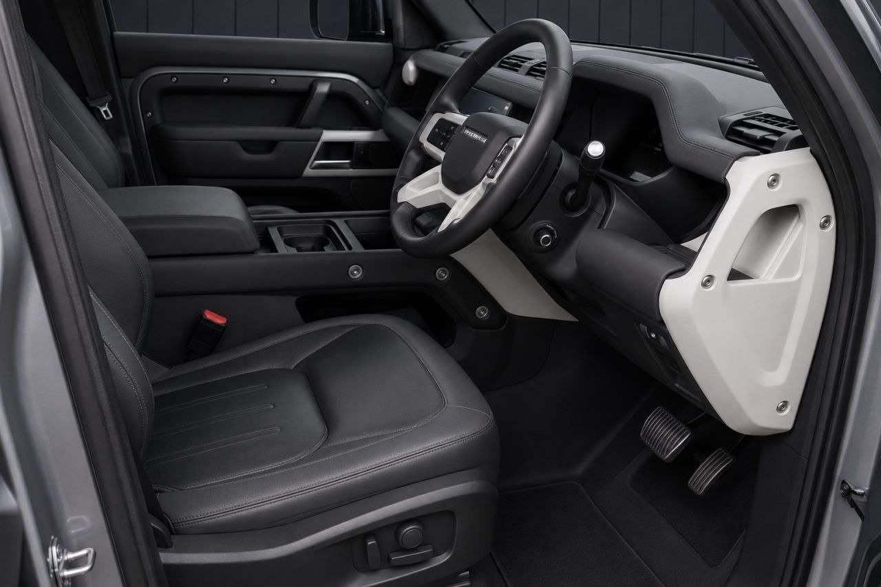 A 2021 LAND ROVER DEFENDER 3.0 D250 MHEV SE SUV 5dr Diesel Auto 4WD Euro 6 (s/s) (250 ps) FINANCE+WARR A 2021 LAND ROVER DEFENDER 3.0 D250 MHEV SE SUV 5dr Diesel Auto 4WD Euro 6 (s/s) (250 ps) FINANCE+WARR
