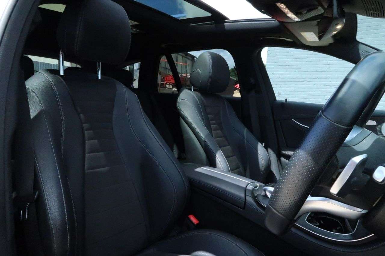 A 2020 MERCEDES E CLASS E 300 D AMG LINE NIGHT EDITION PREMIUM PLUS A 2020 MERCEDES E CLASS E 300 D AMG LINE NIGHT EDITION PREMIUM PLUS