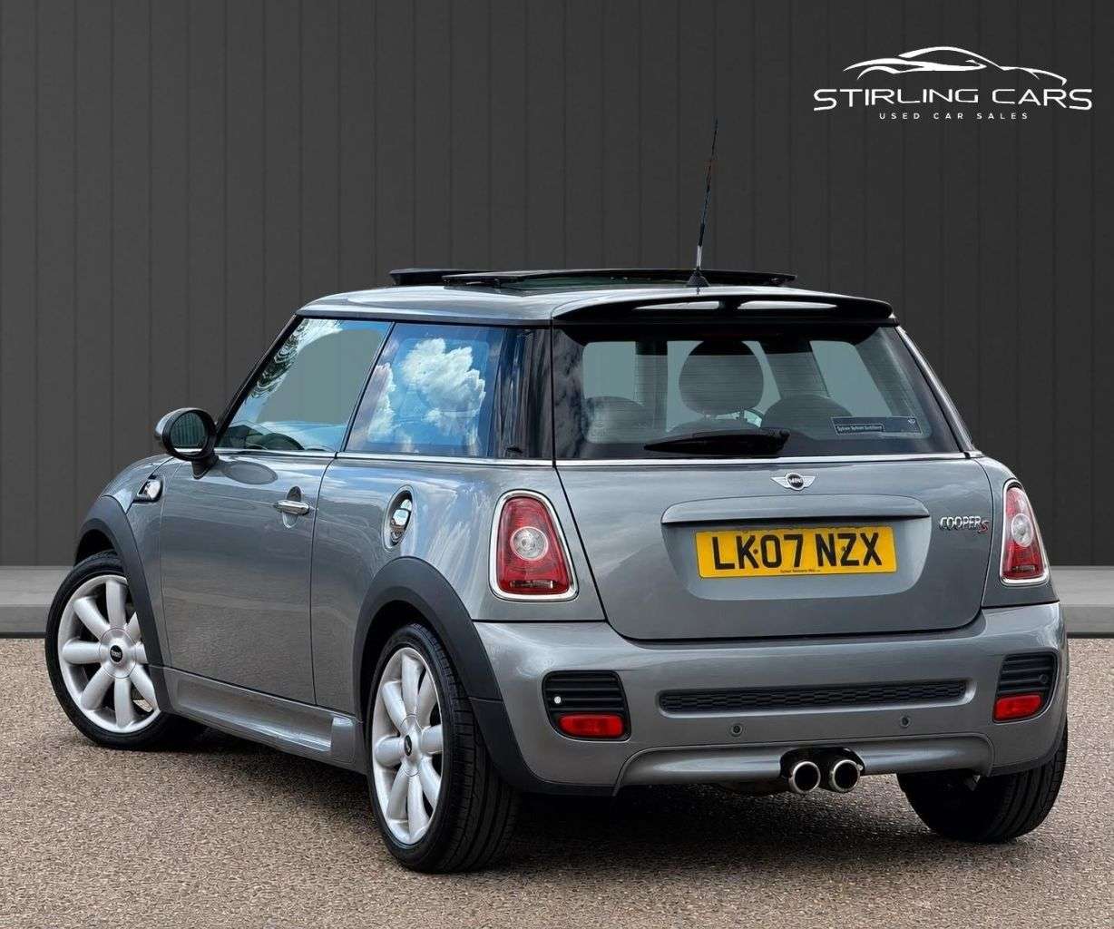 A 2007 MINI HATCH 1.6 Cooper S Hatchback 3dr Petrol Steptronic Euro 4 (175 ps) FINANCE+WARRAN A 2007 MINI HATCH 1.6 Cooper S Hatchback 3dr Petrol Steptronic Euro 4 (175 ps) FINANCE+WARRAN