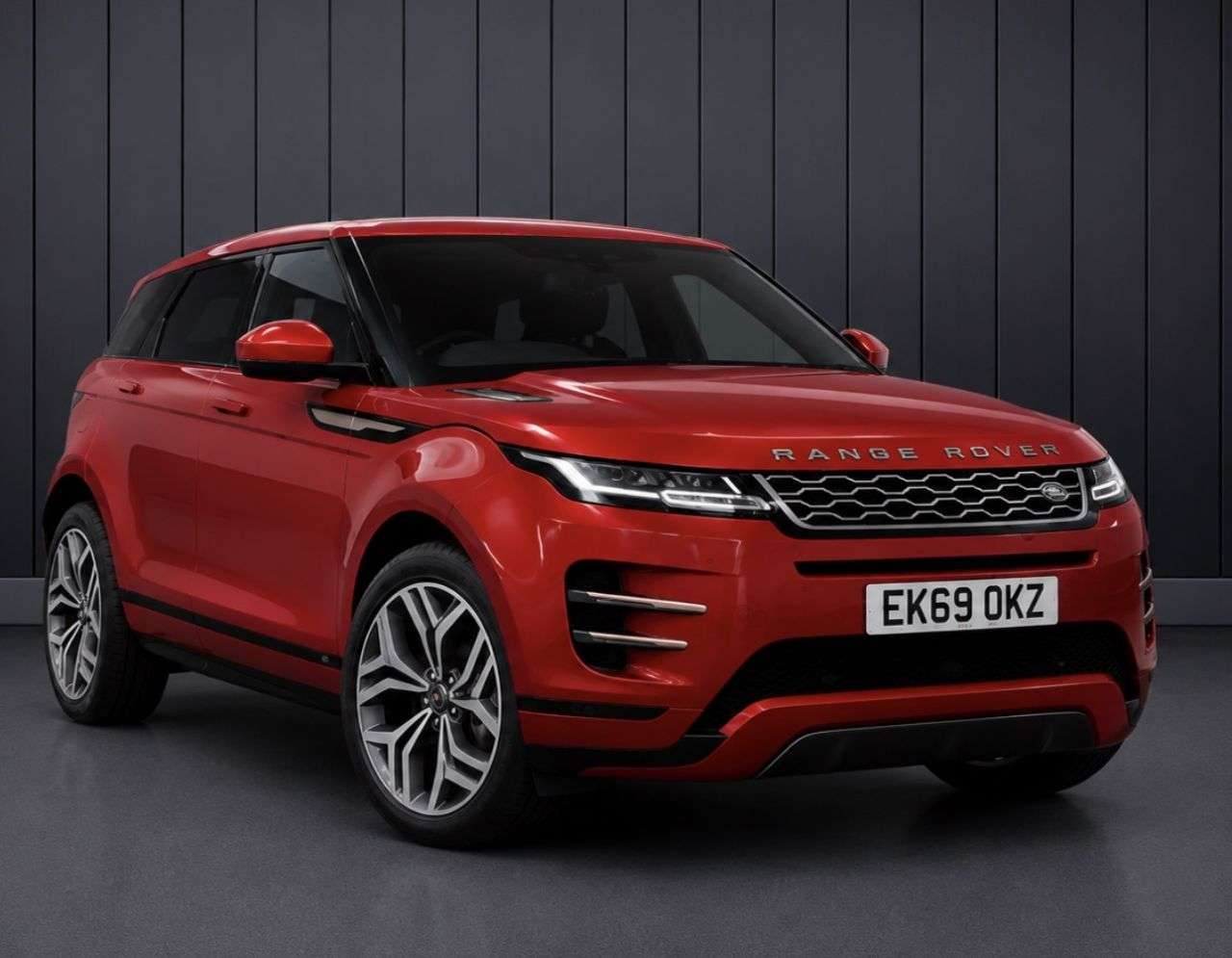 A 2019 LAND ROVER RANGE ROVER EVOQUE 2.0 D180 R-Dynamic S SUV 5dr Diesel Auto 4WD Euro 6 (s/s) (180 ps) A 2019 LAND ROVER RANGE ROVER EVOQUE 2.0 D180 R-Dynamic S SUV 5dr Diesel Auto 4WD Euro 6 (s/s) (180 ps)