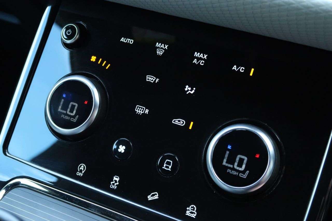 2019 LAND ROVER RANGE ROVER EVOQUE 2019 LAND ROVER RANGE ROVER EVOQUE