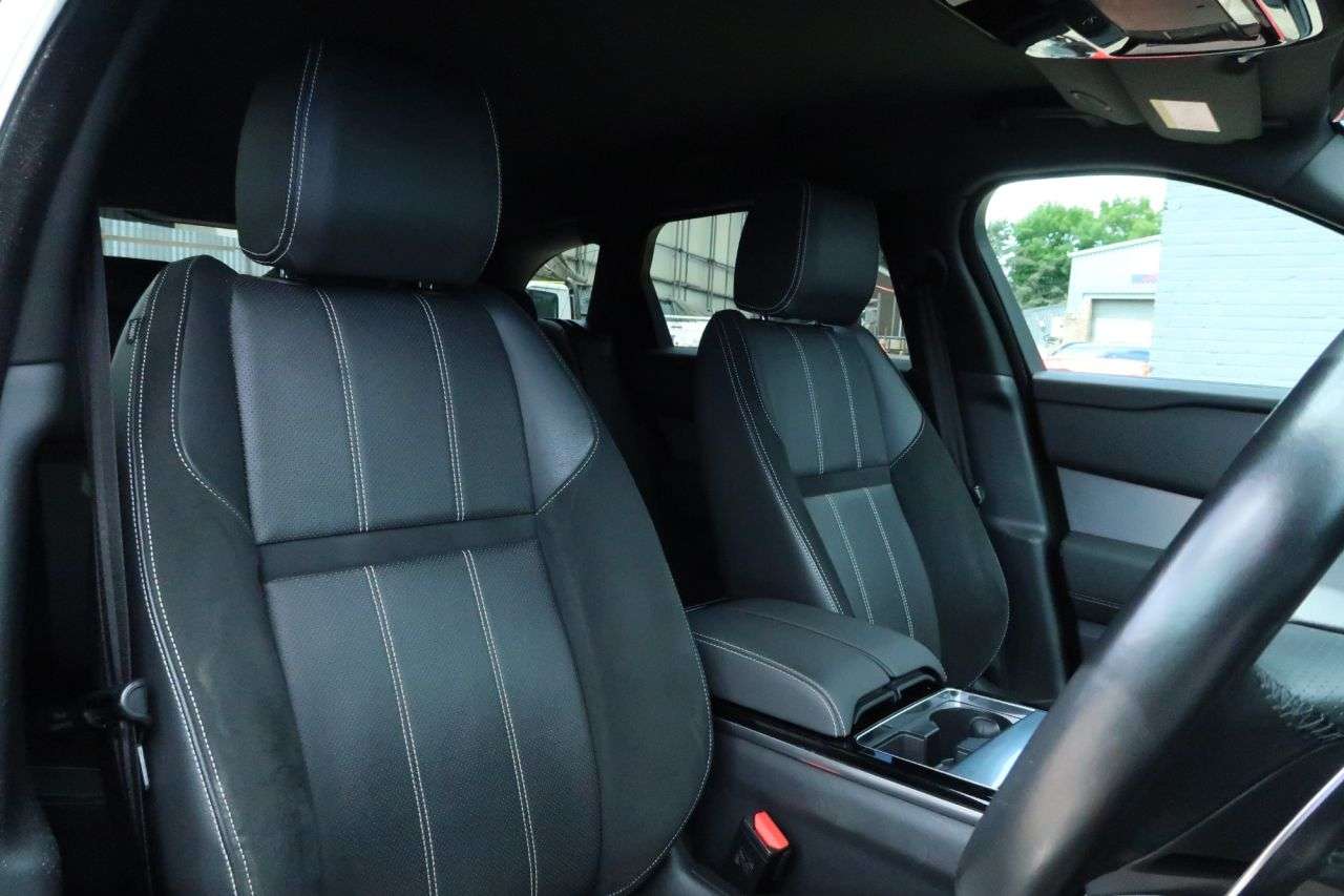 A 2022 LAND ROVER RANGE ROVER VELAR 2.0 D200 MHEV R-Dynamic SE SUV 5dr Diesel Auto 4WD Euro 6 (s/s) (204 ps) FI A 2022 LAND ROVER RANGE ROVER VELAR 2.0 D200 MHEV R-Dynamic SE SUV 5dr Diesel Auto 4WD Euro 6 (s/s) (204 ps) FI
