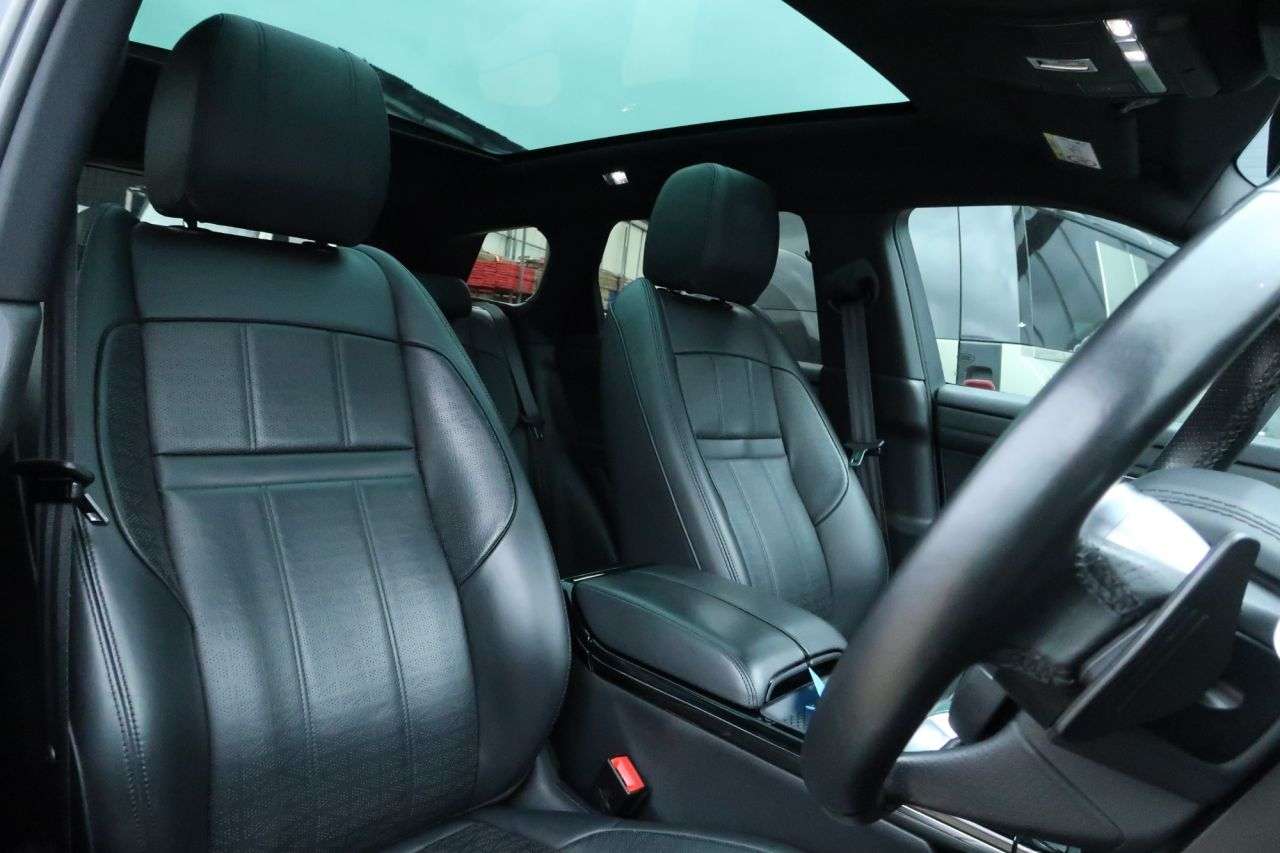 A 2020 LAND ROVER RANGE ROVER EVOQUE 2.0 D180 MHEV R-Dynamic HSE SUV 5dr Diesel Auto 4WD Euro 6 (s/s) (180 ps) F A 2020 LAND ROVER RANGE ROVER EVOQUE 2.0 D180 MHEV R-Dynamic HSE SUV 5dr Diesel Auto 4WD Euro 6 (s/s) (180 ps) F