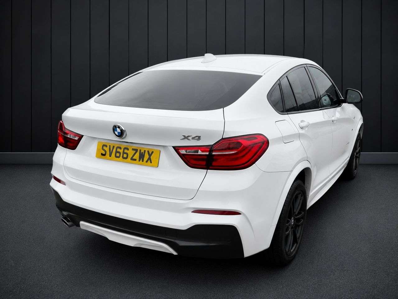 A 2016 BMW X4 2.0 20d M Sport SUV 5dr Diesel Auto xDrive Euro 6 (s/s) (190 ps) A 2016 BMW X4 2.0 20d M Sport SUV 5dr Diesel Auto xDrive Euro 6 (s/s) (190 ps)