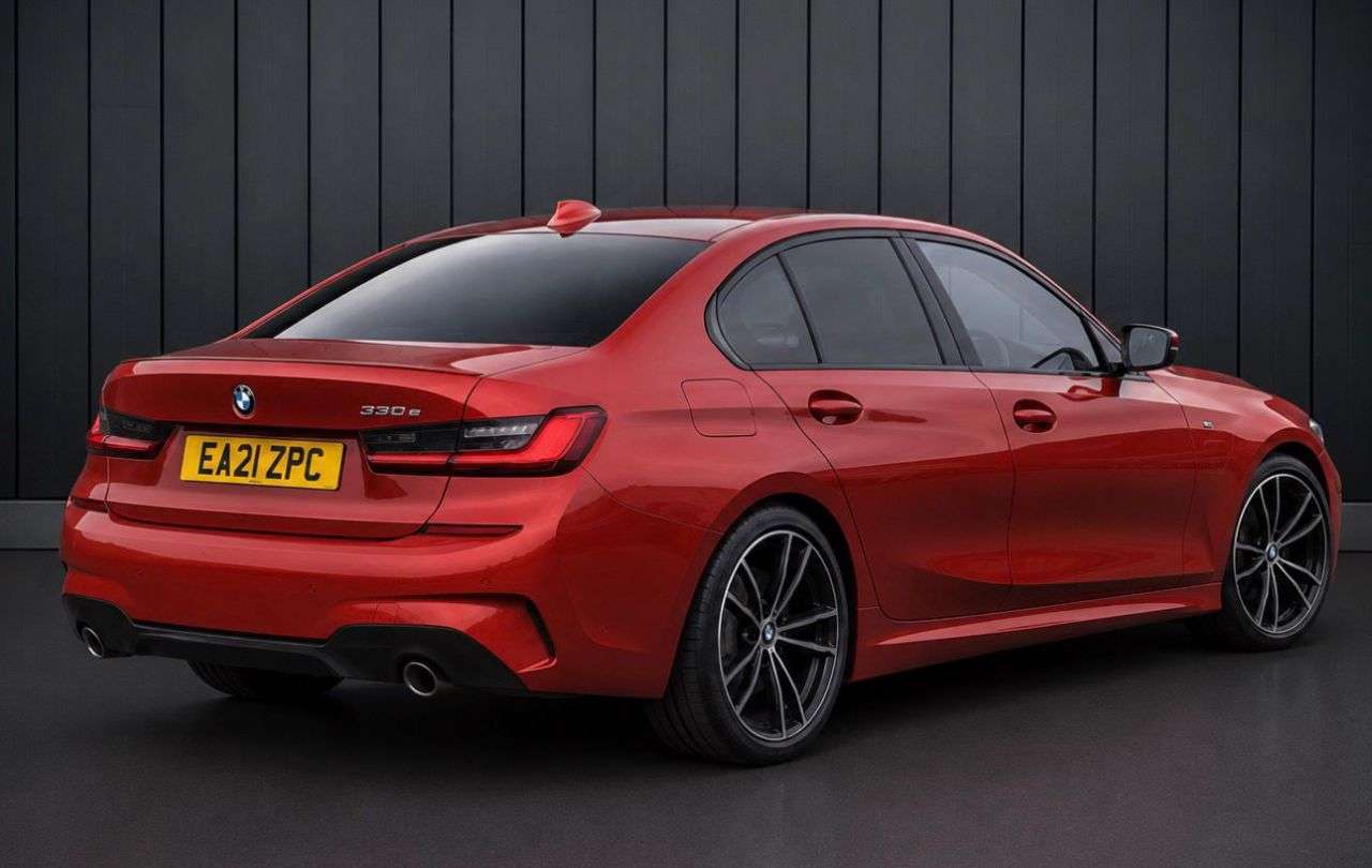 A 2021 BMW 3 SERIES 2.0 330e 12kWh M Sport Saloon 4dr Petrol Plug-in Hybrid Auto Euro 6 (s/s) ( A 2021 BMW 3 SERIES 2.0 330e 12kWh M Sport Saloon 4dr Petrol Plug-in Hybrid Auto Euro 6 (s/s) (