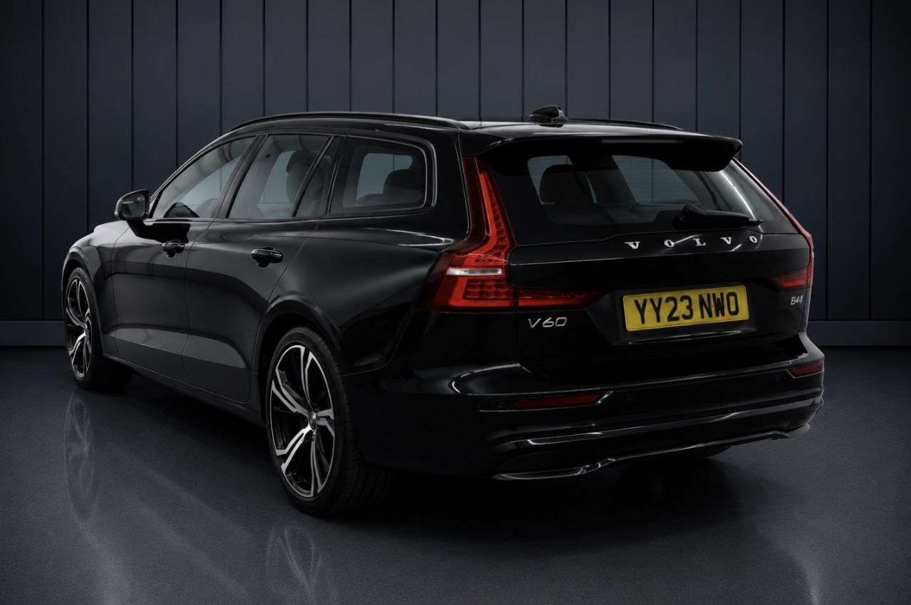 A 2023 VOLVO V60 2.0 B3 MHEV Plus Estate 5dr Petrol Hybrid DCT Auto Euro 6 (s/s) (163 ps) FI A 2023 VOLVO V60 2.0 B3 MHEV Plus Estate 5dr Petrol Hybrid DCT Auto Euro 6 (s/s) (163 ps) FI
