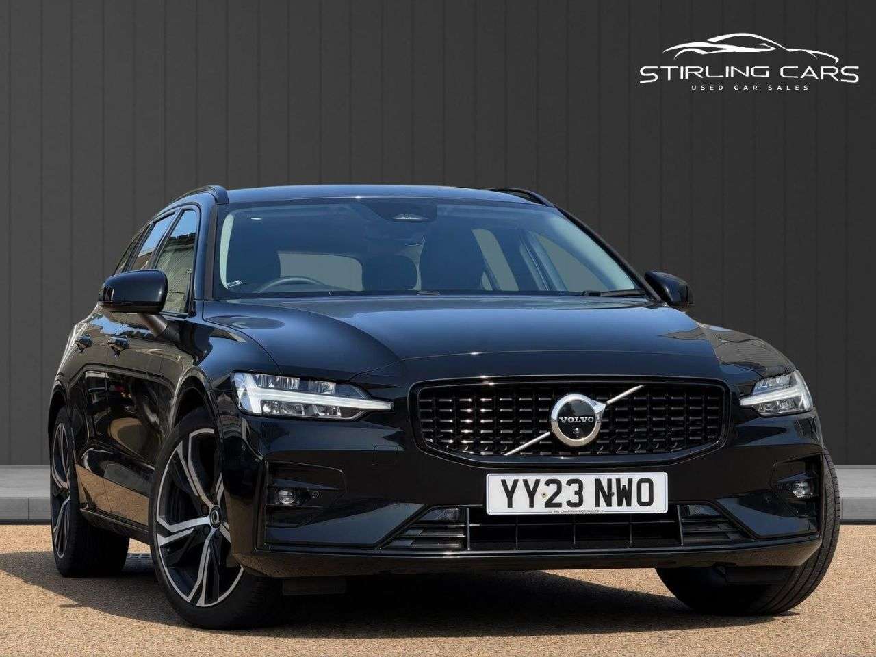 A 2023 VOLVO V60 2.0 B3 MHEV Plus Estate 5dr Petrol Hybrid DCT Auto Euro 6 (s/s) (163 ps) FI A 2023 VOLVO V60 2.0 B3 MHEV Plus Estate 5dr Petrol Hybrid DCT Auto Euro 6 (s/s) (163 ps) FI