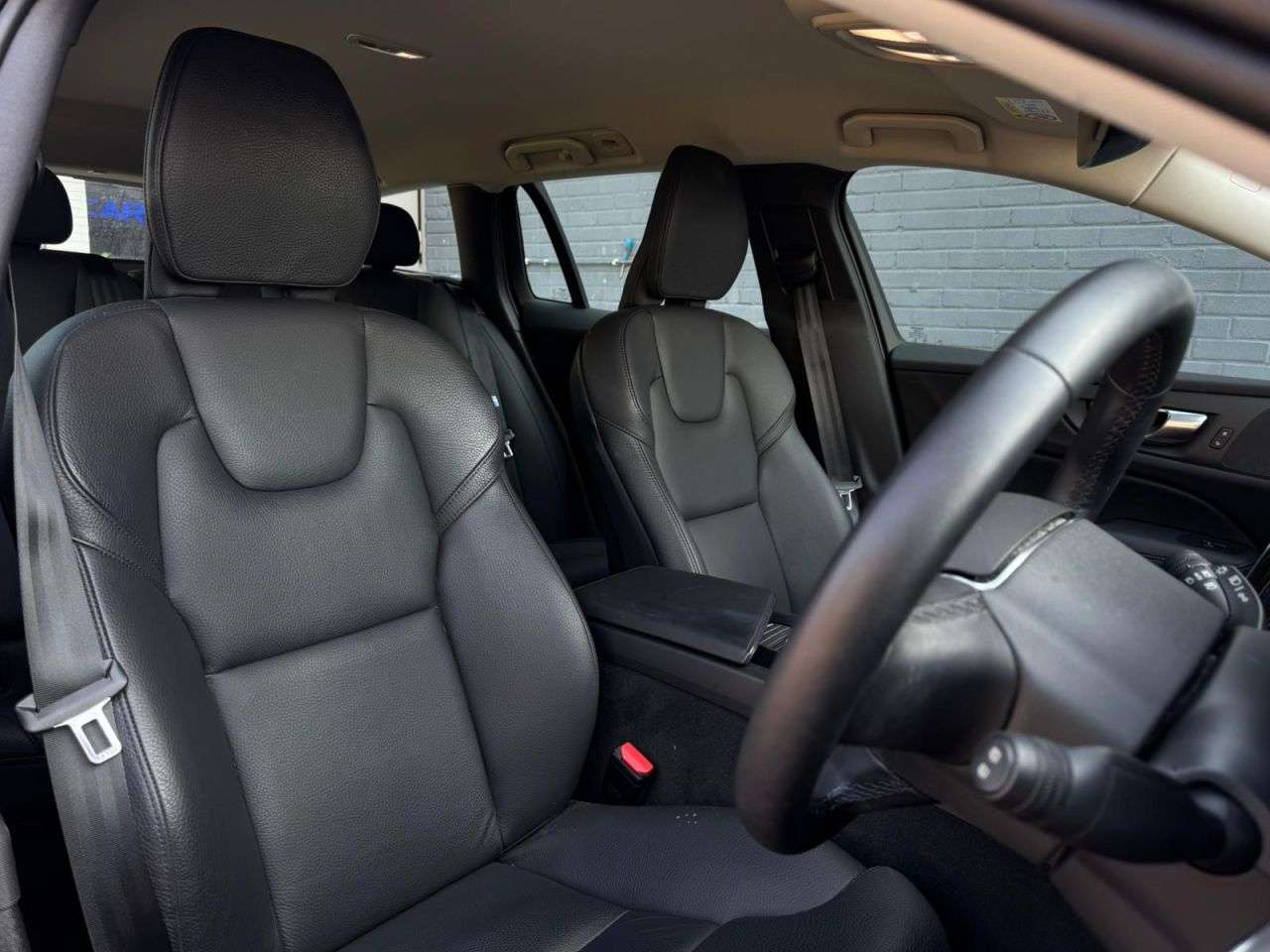 A 2023 VOLVO V60 2.0 B3 MHEV Plus Estate 5dr Petrol Hybrid DCT Auto Euro 6 (s/s) (163 ps) FI A 2023 VOLVO V60 2.0 B3 MHEV Plus Estate 5dr Petrol Hybrid DCT Auto Euro 6 (s/s) (163 ps) FI