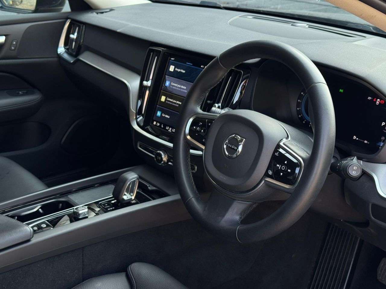 A 2023 VOLVO V60 2.0 B3 MHEV Plus Estate 5dr Petrol Hybrid DCT Auto Euro 6 (s/s) (163 ps) FI A 2023 VOLVO V60 2.0 B3 MHEV Plus Estate 5dr Petrol Hybrid DCT Auto Euro 6 (s/s) (163 ps) FI