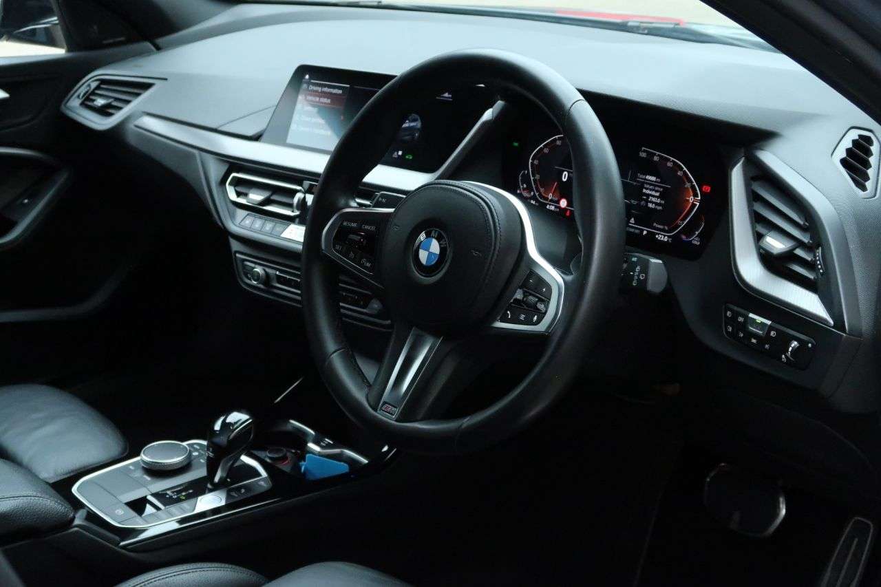 A 2021 BMW 1 SERIES 1.5 118i M Sport (LCP) Hatchback 5dr Petrol DCT Euro 6 (s/s) (136 ps) FINAN A 2021 BMW 1 SERIES 1.5 118i M Sport (LCP) Hatchback 5dr Petrol DCT Euro 6 (s/s) (136 ps) FINAN