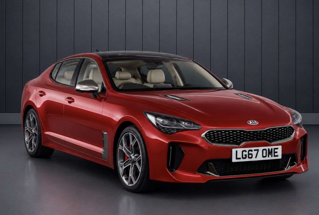 A 2017 KIA STINGER 3.3 T-GDi V6 GT S Gran Turismo 5dr Petrol Auto Euro 6 (s/s) (365 bhp) A 2017 KIA STINGER 3.3 T-GDi V6 GT S Gran Turismo 5dr Petrol Auto Euro 6 (s/s) (365 bhp)