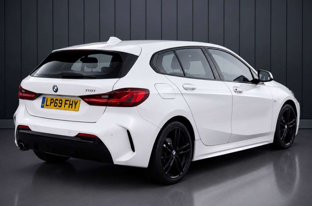 A 2020 BMW 1 SERIES 1.5 118i M Sport Hatchback 5dr Petrol DCT Euro 6 (s/s) (140 ps) FINANCE+WAR A 2020 BMW 1 SERIES 1.5 118i M Sport Hatchback 5dr Petrol DCT Euro 6 (s/s) (140 ps) FINANCE+WAR